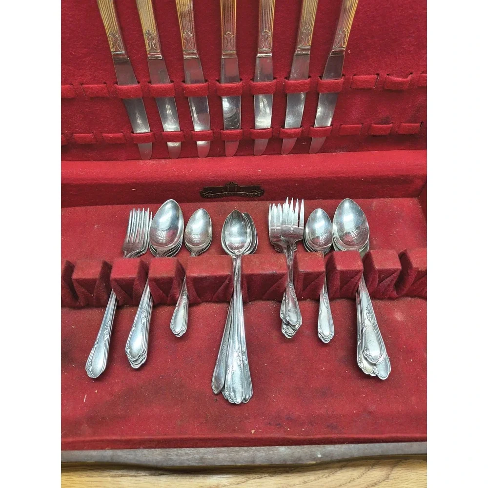 Oneida Ltd. 39 Pieces WM. A. Rogers A1‎ Plus Silver Plate Flatware Set with Case